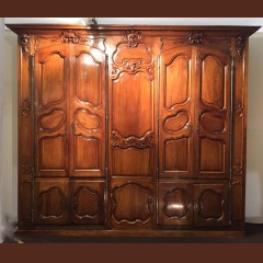 Buffet de boiserie à huit portes, Nîmes époque Louis XV vers 1750. Buffets