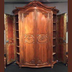 Monumentale armoire de chasse, Île de France époque Régence vers 1720-1730. Armoires