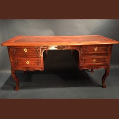 Bureau plat en noyer massif d'époque Régence, Grenoble vers 1720 Bureaux