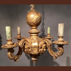 Lustre en bois doré, daprès un modèle dAndré Charles Boulle, Paris vers 1850. Lustres