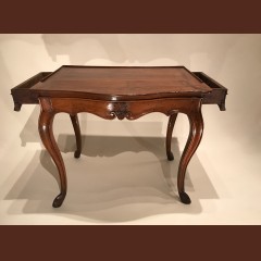 Bureau plat de milieu en noyer, Provence époque Louis XV vers 1750 Bureaux