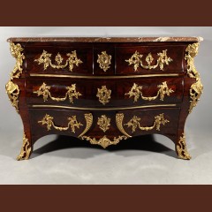 Commode tombeau à pont par Michel Mallerot, Paris ép Régence Commodes