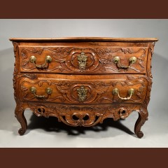 Commode en noyer massif, Nîmes époque Régence Commodes